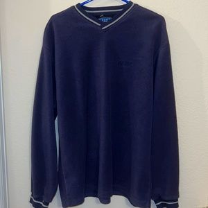 Old Navy navy blue vneck fleece. Sleeves and neck line trimmed with gray. Size-L